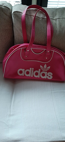 Adidas laukku