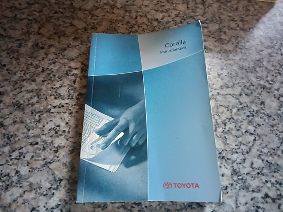 Toyota Corolla E 12 käyttöohje kirja Ruotsin kielinen.