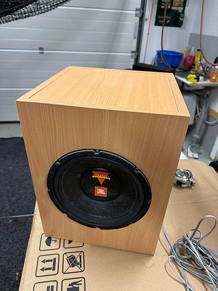 Myydään 10" tuumainen JBL subbari