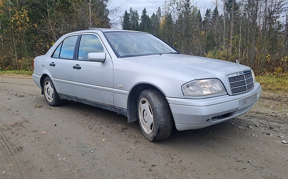 Myydään osina Mercedes-benz W/S202 mallia