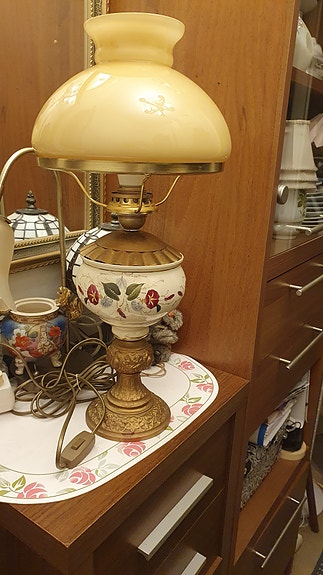 Pöytävalaisin vanha vintage hieno+lasikupu ehjä siisti.