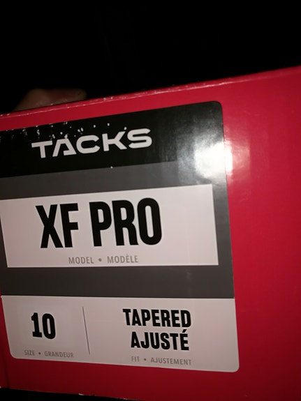 Huippu jääkiekkoilija luistimet ( koko 10/ 46 ) XF PRO Tacks