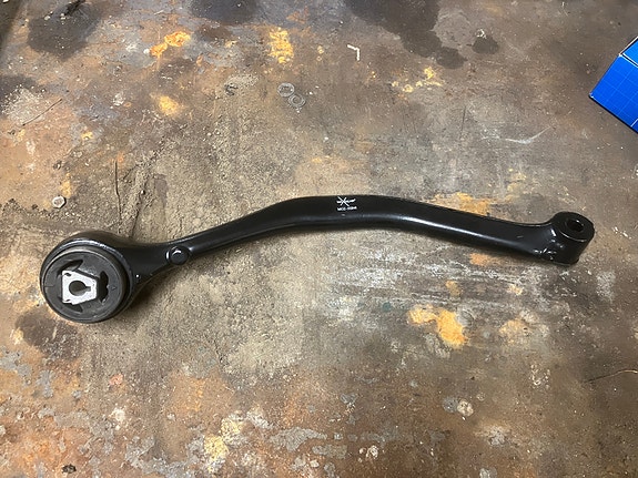 BMW X3 E83 Oikea Etualatukivarsi 04-06