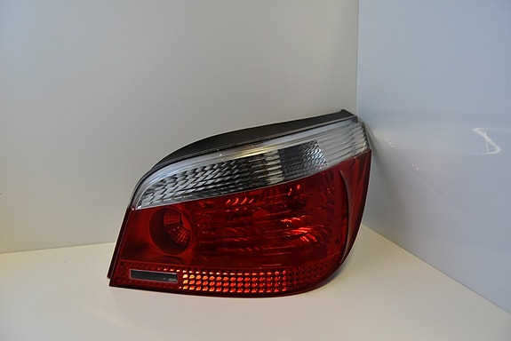 Bmw 5 E60 -08  takavalo oikea