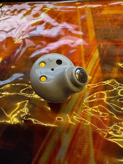 Samsung Galaxy Buds+ vasen kuuloke