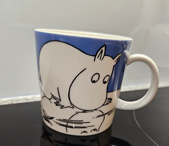 Muumipeikko jäällä muki