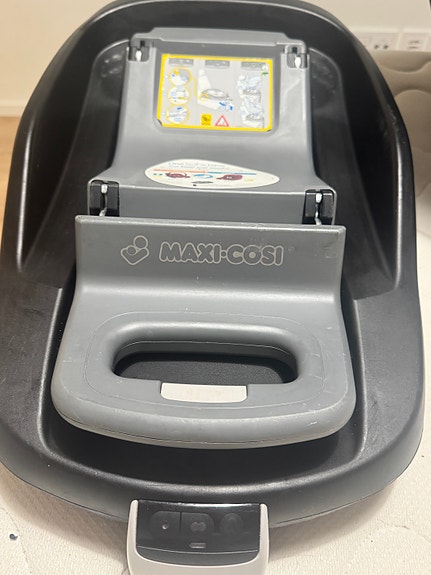 Maxi Cosi Pearl turvaistuin + FamilyFix telakka