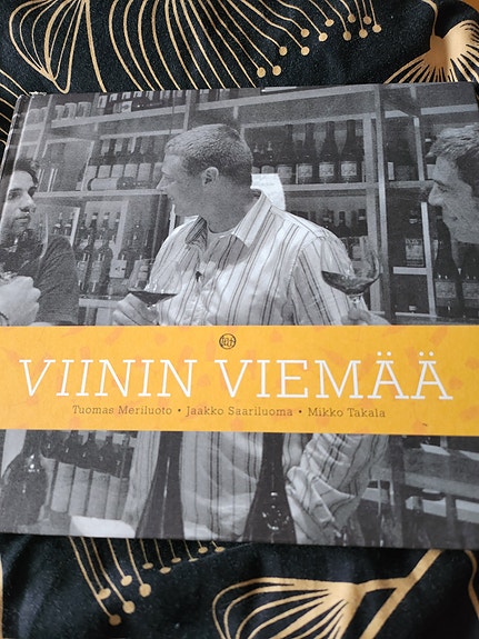 Viinin viemää kirja 185 sivua