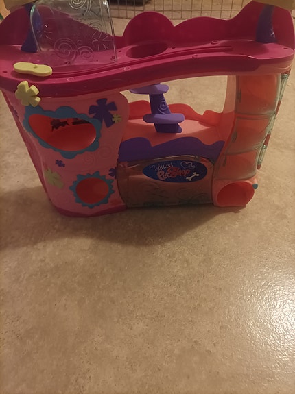Littlest petshop talo