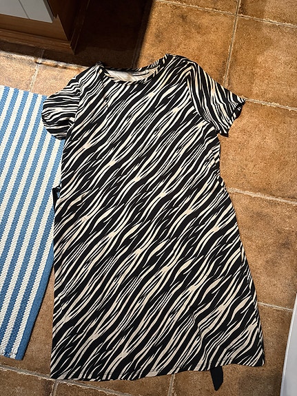 MEANDI raidallinen puuvillatrikoo mekko L me & i
