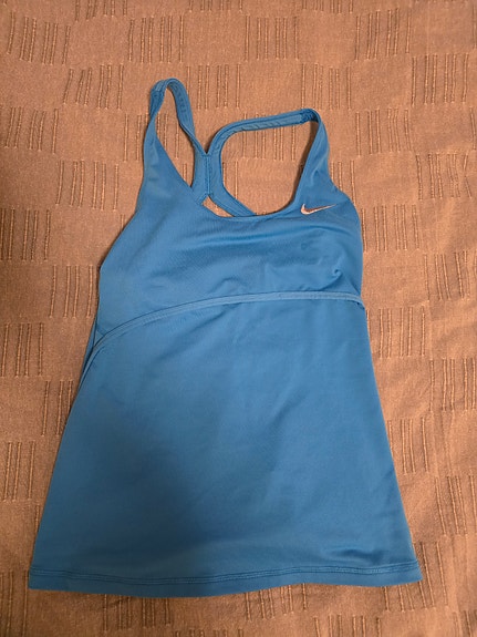 Nike urheilutoppi