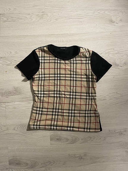 Burberryn t-paita