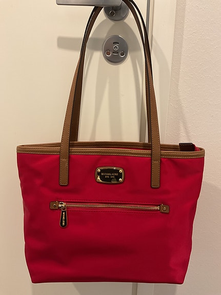 Michael Kors olkalaukku
