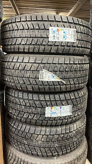 Uudet kitkarenkaat 285/65R17 Bridgestone Blizzak DM-V3