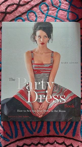 Mary Adams The Party Dress Book Kirja Muotisuunnittelu