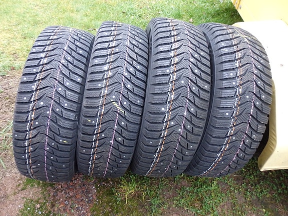 Uudet Marshal 225/55R16 nastarenkaat rahteineen
