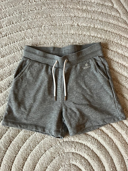 Gant college shortsit, koko S, hyvä kunto