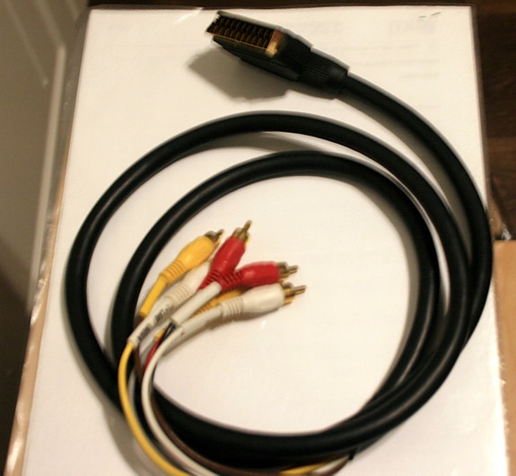 SCART/VIDEO/AUDIO kaapeli.