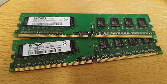 Samsung DDR3 2GB RAM-muisti 1600MHz