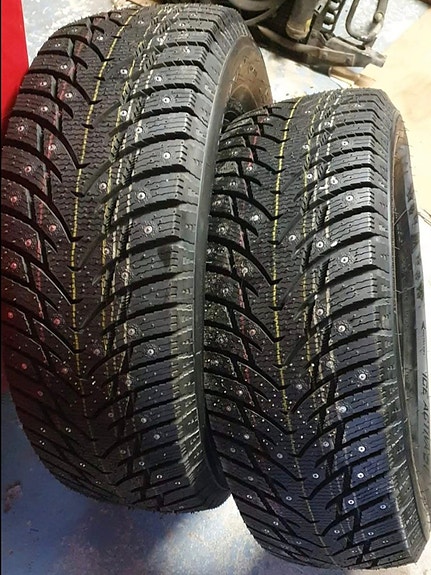 Nastarenkaat 215/65r15