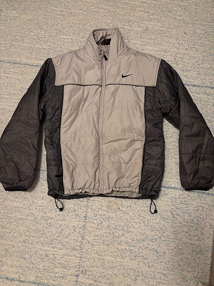 Nike kevyttoppatakki