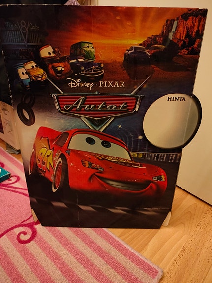 Disney Pixar Autot pahvinen mainos