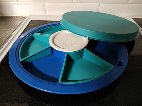 Tupperware tarjoiluastia