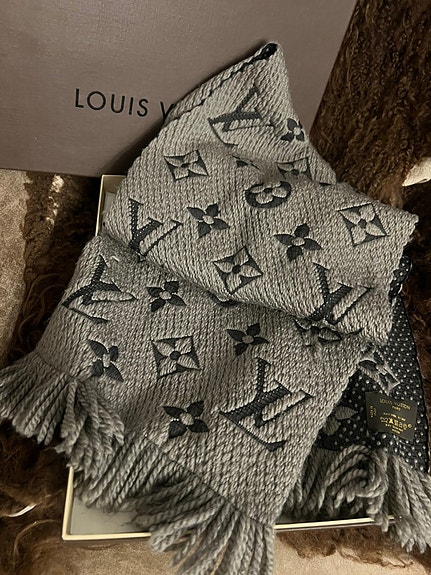 Louis Vuitton Logomania huivi + laatikko