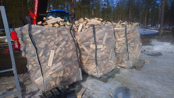 Kuivia koivuhalkoja