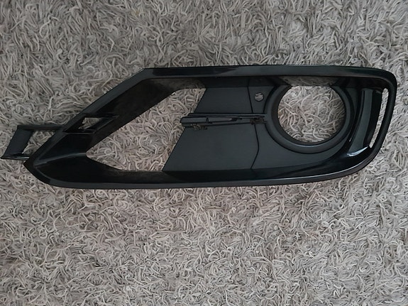 Bmw f30 puskurin ritilä vasen