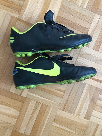 Nike Mercurial jalkapallo nappikset