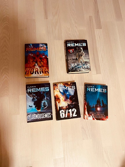 5 x Ilkka Remeksen kirjoja. Nimessä ja veressä, 6/12, Ylösnousemus, Horna…