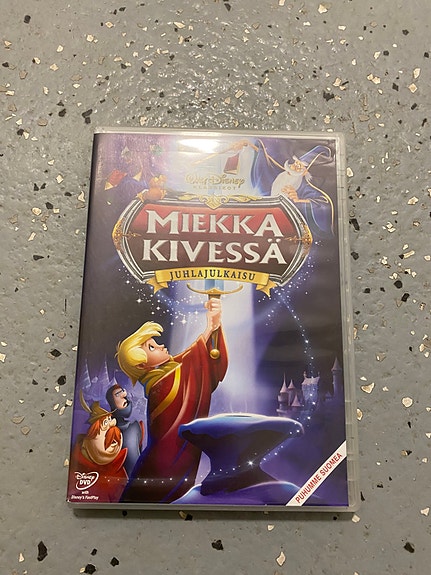 Miekka kivessä dvd