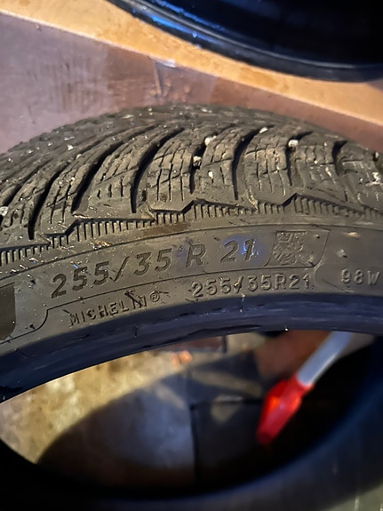1Kpl 255/35 R21” Michelin Pilot Alpin 5 kitkarengas