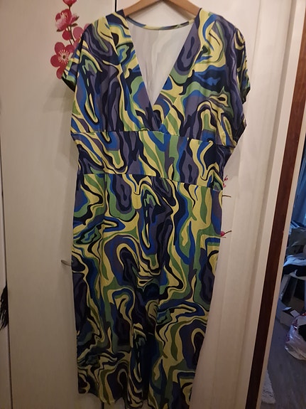 Värikäs mekko