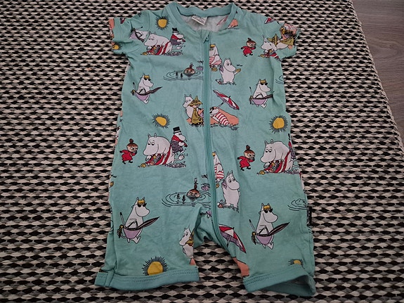 Lindex Moomin haalari koko 68