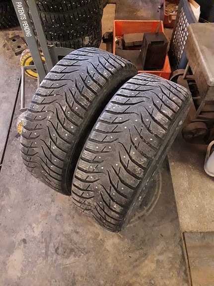 235/55R17 Kumho Wi31 nastarenkaat 2kpl