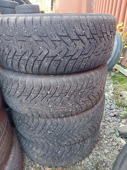 225/60R17 Nokian nastarenkaat 4kpl