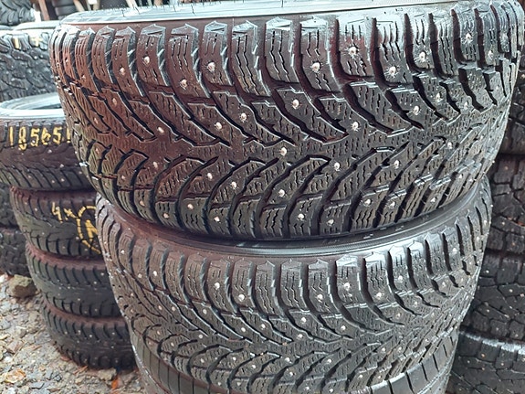 225/50R17 Nokian nastarenkaat 2kpl