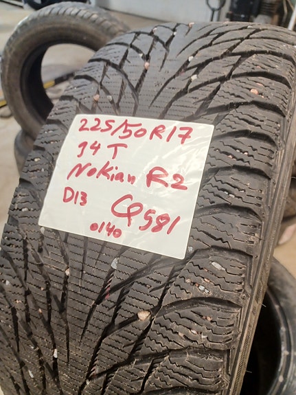 kitkarenkaat  225/50R17 94R  Nokian Hakkapaliita R2  dot13   6mm  q581