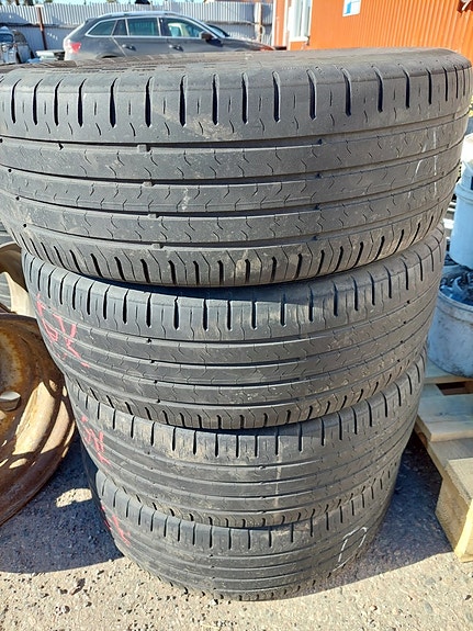 215/60R17 Continental kesärenkaat 4kpl