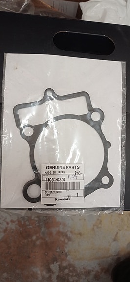 KAWASAKI KX 250F SYLINTERIN ALATIIVISTE 11061-0357