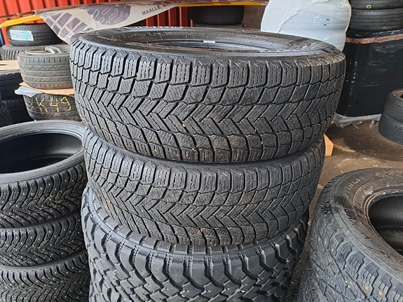 235/65R17 108T Michelin X-ice Snow kitkat 2kpl