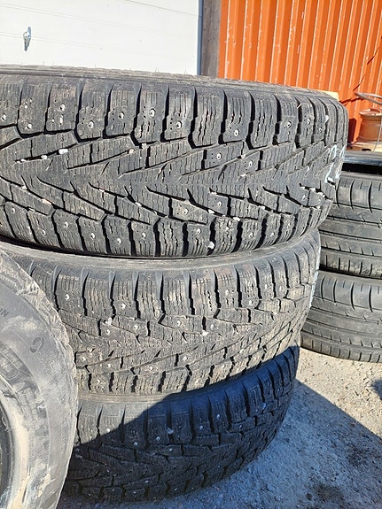 Nokian 225/65R17 nastarenkaat 3kpl