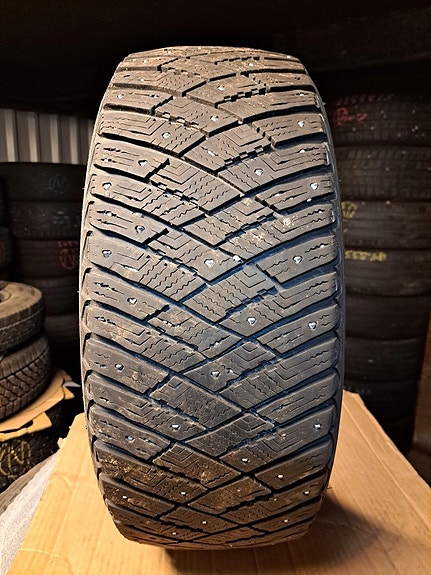 215/55R17 98T Goodyear Ice Arctic nastarengas 1kpl