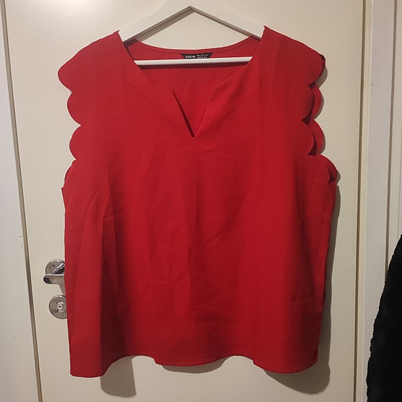 Punainen toppi koko XL