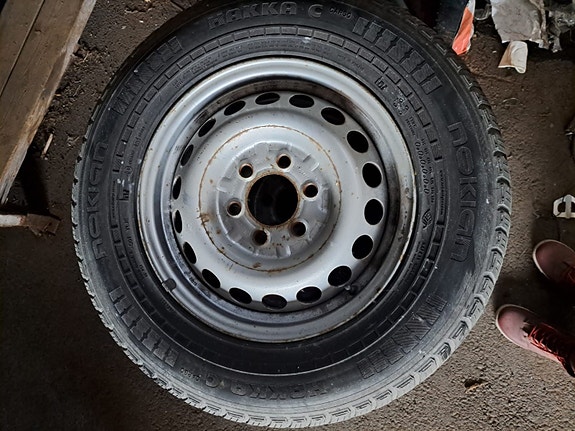 6x130 6,5x16" MB Sprinter vanteet ja 235/65R16C renkaat 2kpl