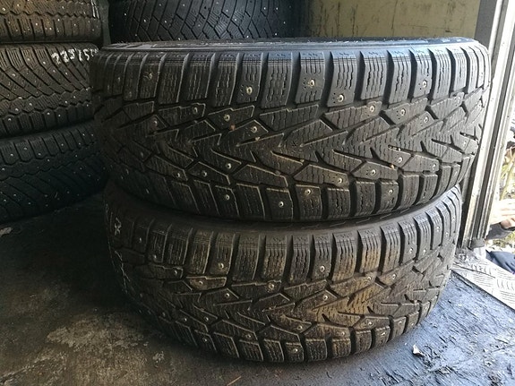 215/60R17 nastarenkaat 2kpl