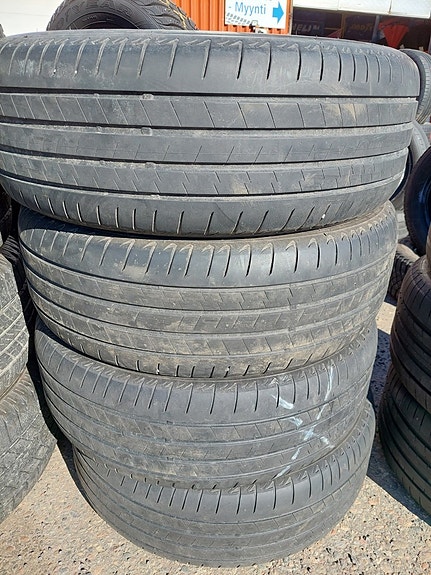 225/60R18 Bridgestone kesärenkaat 4kpl