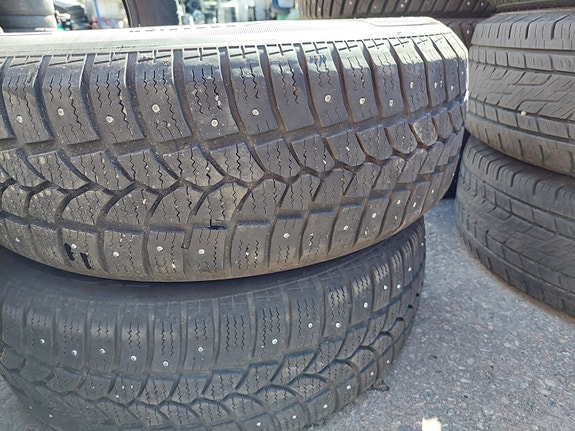 205/60R16 Kormoran nastarenkaat 2kpl